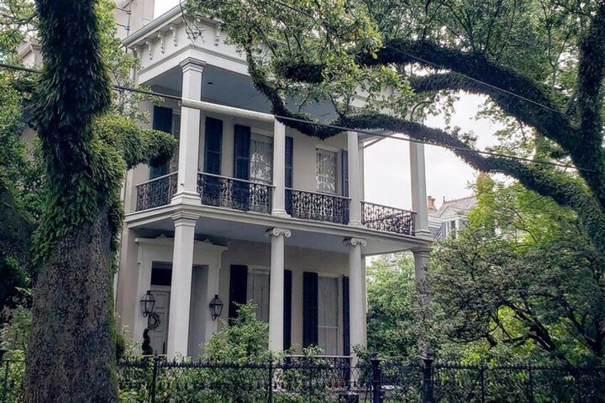 New Orleans Garden District Walking Tour Including Lafayette Cemetery No. 1