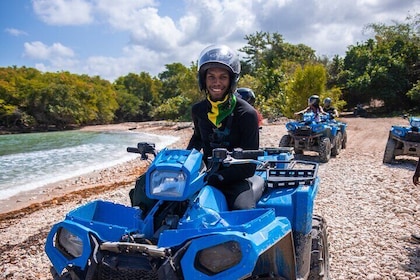 Chukka ATV-safari met de blauwe lagune van Sevilla in Ocho Rios