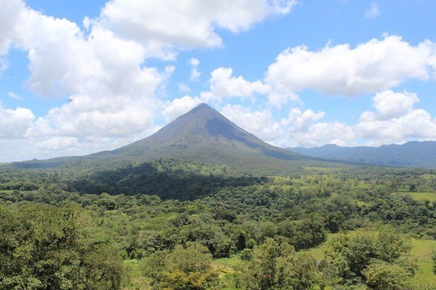 Arenal Volcano and Hot Springs Day Trip from Guanacaste