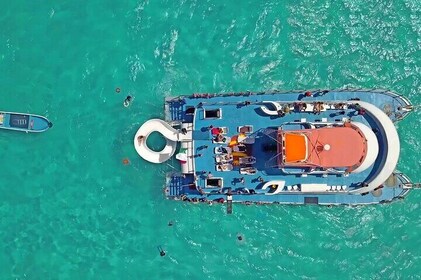 Cancun Dancer Cruise to Isla Mujeres with Snorkeling and Lunch