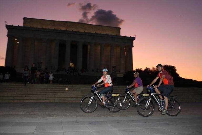 Washington DC Sites at Night Bike Tour