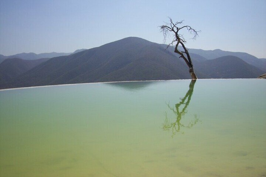 Hierve el Agua, Teotitlán del Valle, mezcal, el tule, desde Oaxaca
