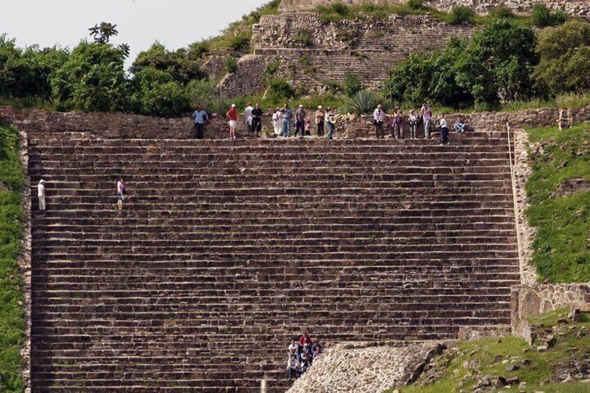 Explore Monte Alban on a half-day tour