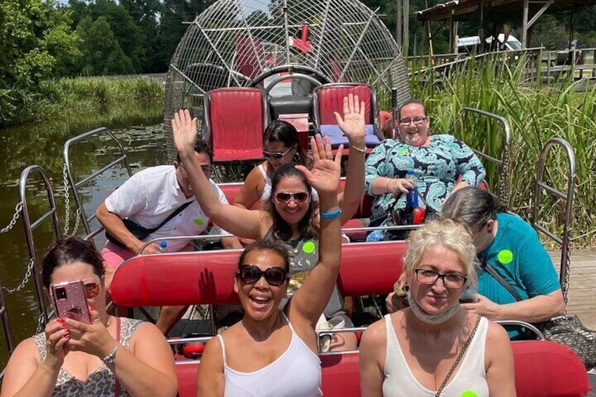 Small-Group Airboat Swamp Adventure and Plantation Tour from New Orleans