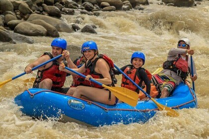 Rafting sul fiume Naranjo da Manuel Antonio Classe III-IV