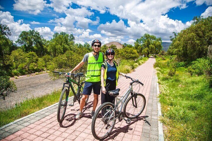 Teotihuacan Hot Air Balloon Ride with Optional Bike or Walking Tour