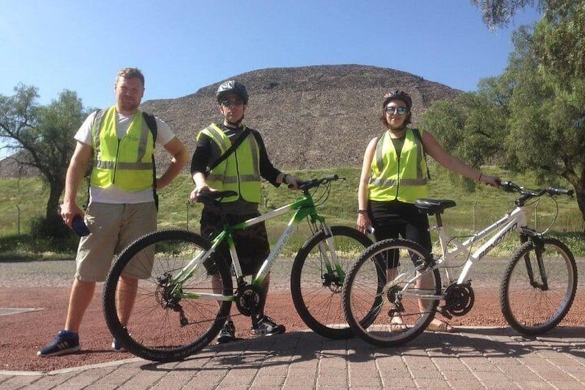 Teotihuacan Hot Air Balloon Ride with Optional Bike or Walking Tour