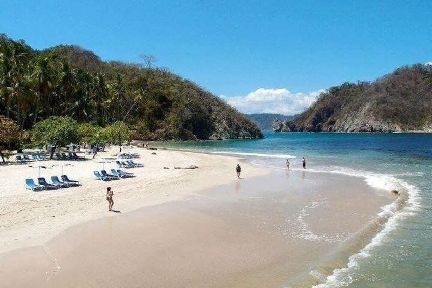 Tortuga https://media-cdn.tripadvisor.com/media/attractions-splice-spp-720x480/06/91/b0/99.jpgIsland 2
