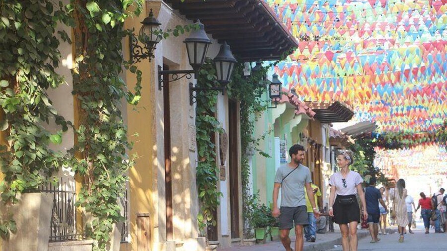 Walking Tour Cartagena Old City including Gold Museum and Plaza de Bolivar