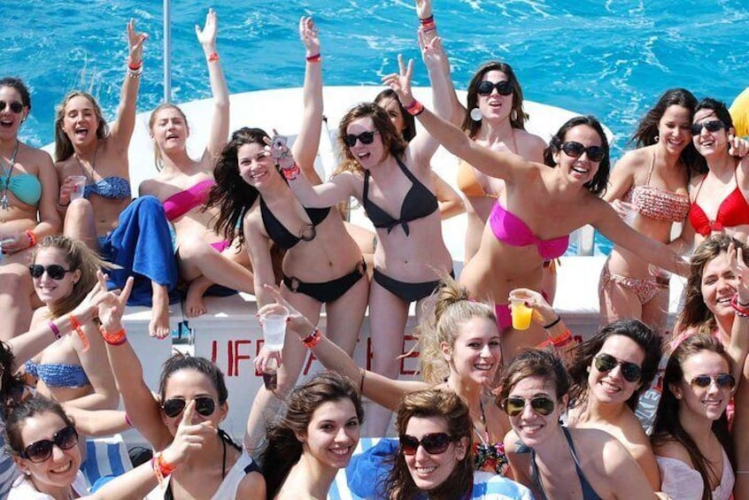 Cancun Adults Only Party Cruise to Isla Mujeres with Open Bar