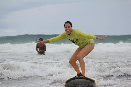 Lecciones de surf en Playa Grande en una playa apartada
