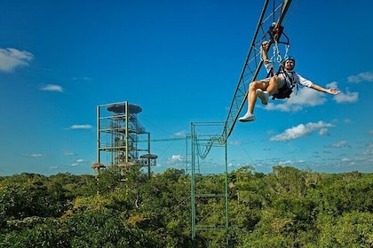 Extreme Zipline-Tour durch die Waldgipfel von Cancún