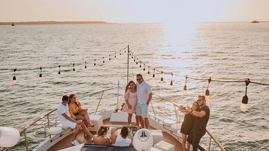 Sibarita Master 85' luxury 90 min Sunset Tour Open Bar