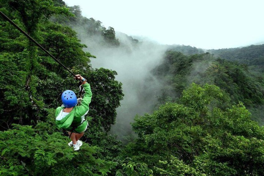 Best Zip Line for small groups in Arenal 