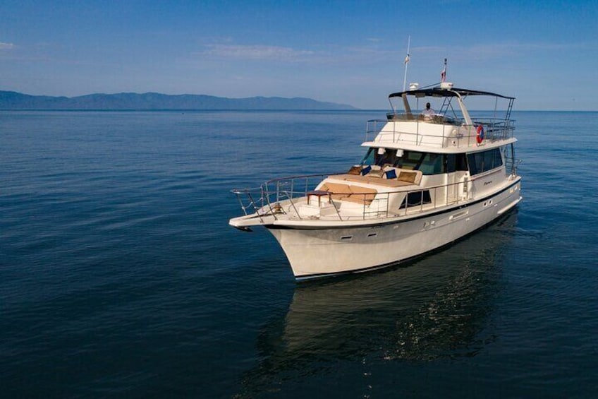 Hatteras 58' Luxury Yacht in Puerto & Nuevo Vallarta