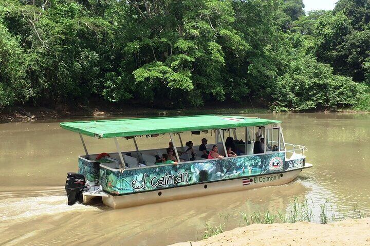 Pantoon con todas las comodidades para garantizar un recorrido confortable