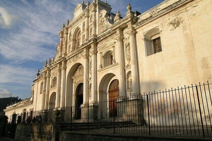 Recorrido por la ciudad de Antigua desde la Ciudad de Guatemala