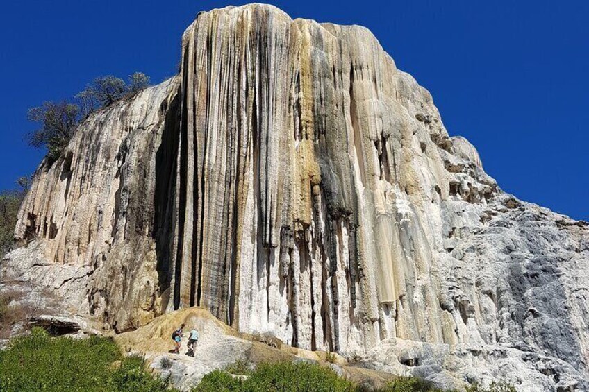 Private Tour to Hierve el Agua, Mezcal Tasting, and Textiles