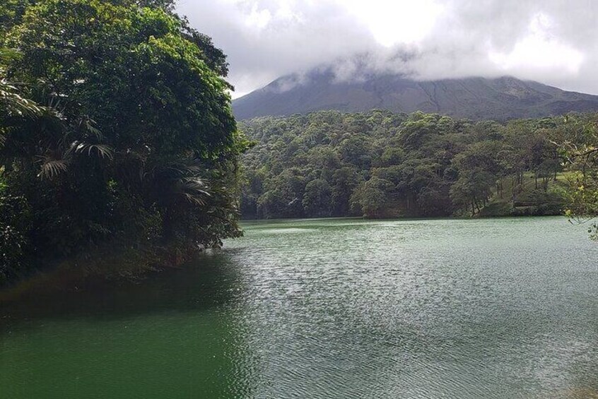 Combo La Fortuna Waterfall and Volcano Hike & Hotsprings
