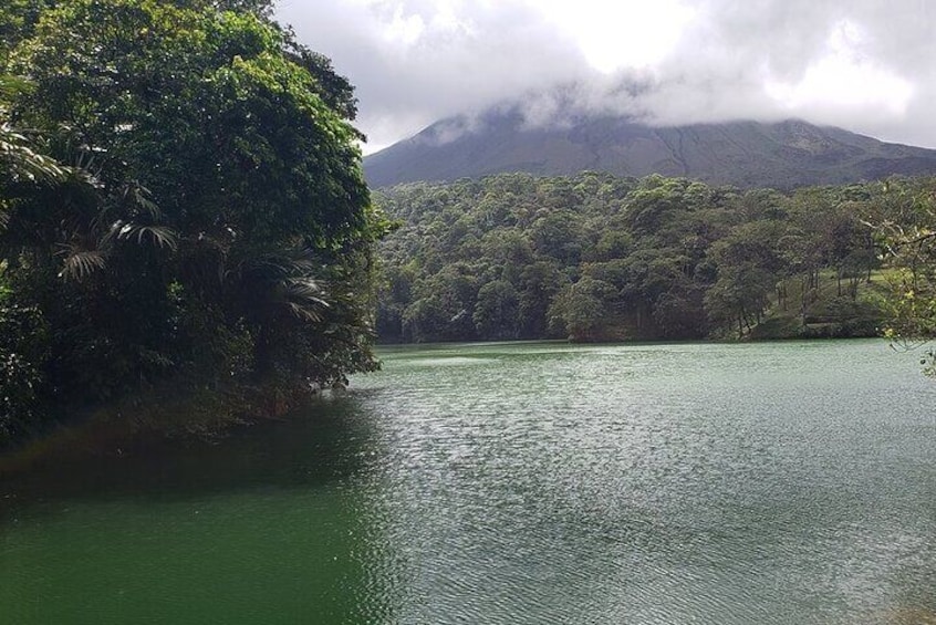 Combo La Fortuna Waterfall and Volcano Hike & Hotsprings