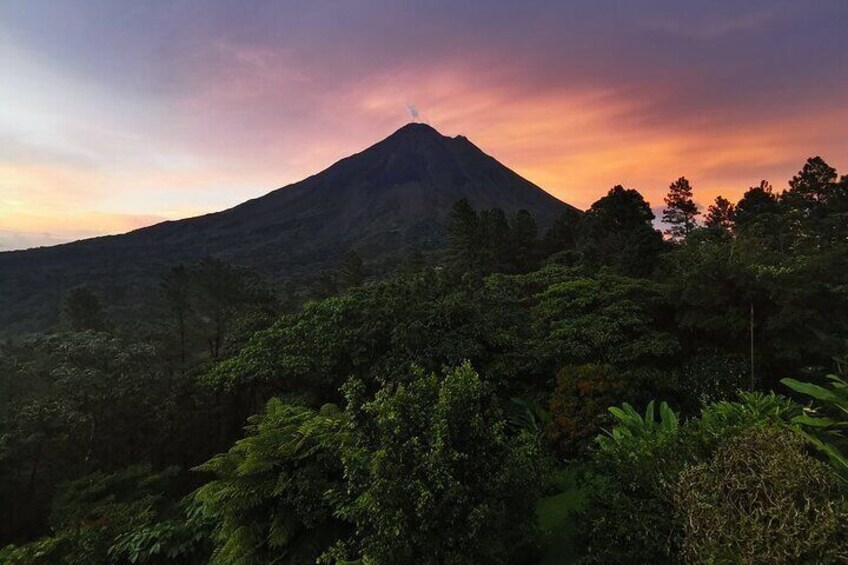 Combo La Fortuna Waterfall and Volcano Hike & Hotsprings