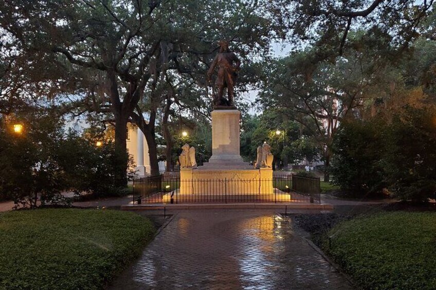 90-Minute Savannah History & Haunts Candlelit Walking Ghost Tour