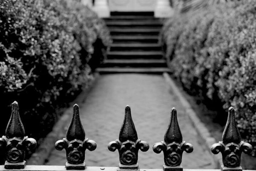 Genteel and Bard's Savannah Dark History and Ghost Walking Tour