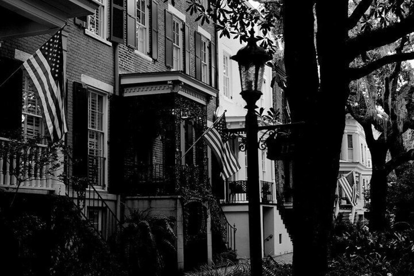 Genteel and Bard's Savannah Dark History and Ghost Walking Tour