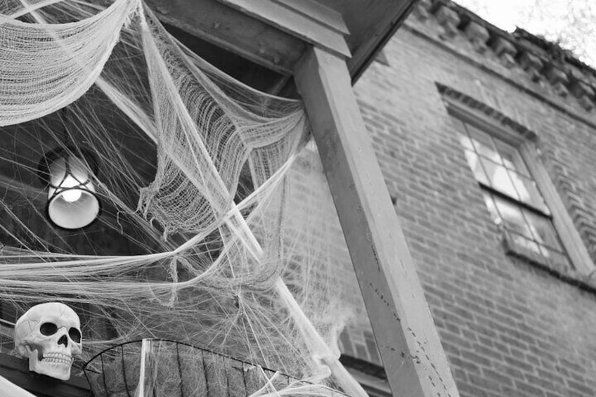 Genteel & Bard’s Dark History & Ghost Encounter Tour