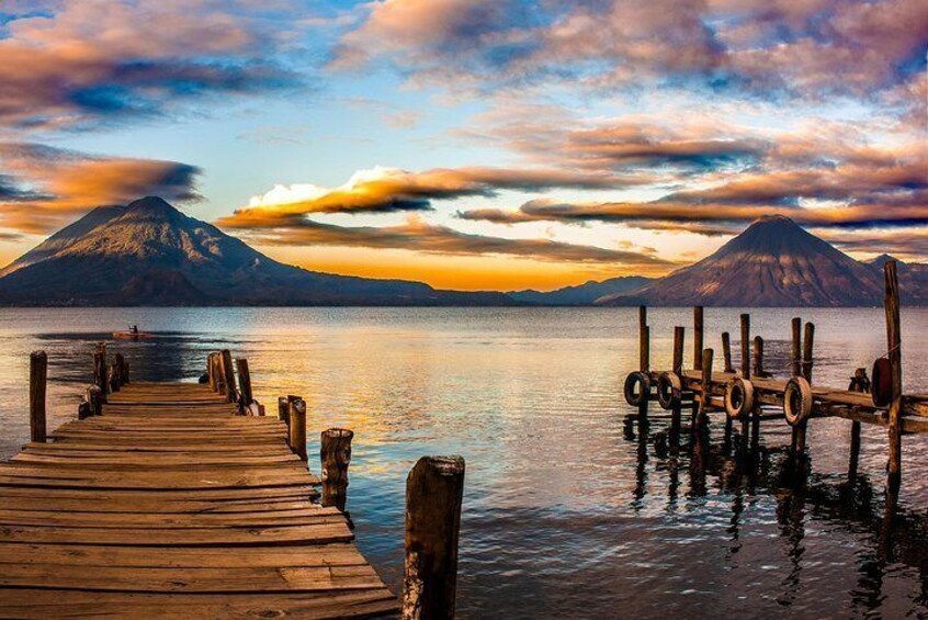 Lake Atitlán Sightseeing Cruise with Transport from Antigua