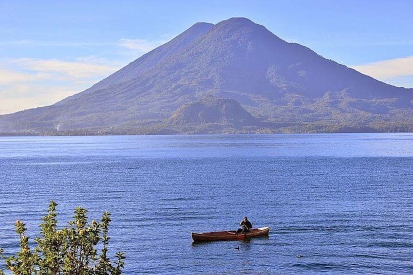 Lake Atitlán Sightseeing Cruise with Transport from Antigua