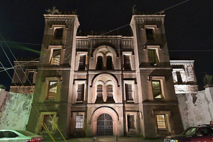 Charleston Haunted Jail Night-Time Walking Tour with Admission to Old City Jail