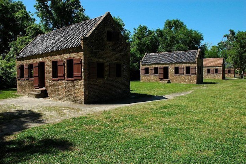 Boone Hall Plantation Admission & Tour with Transportation from Charleston