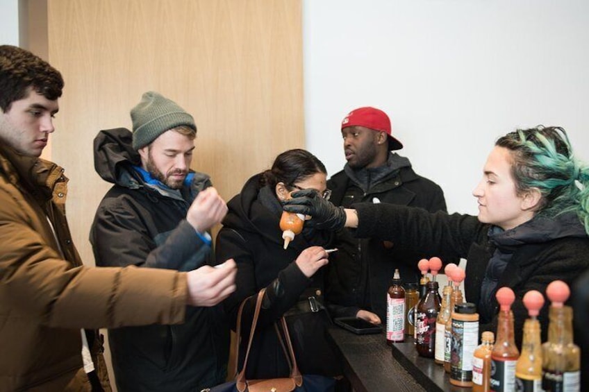 Guided hot sauce tasting by a hot sauce "sommelier"