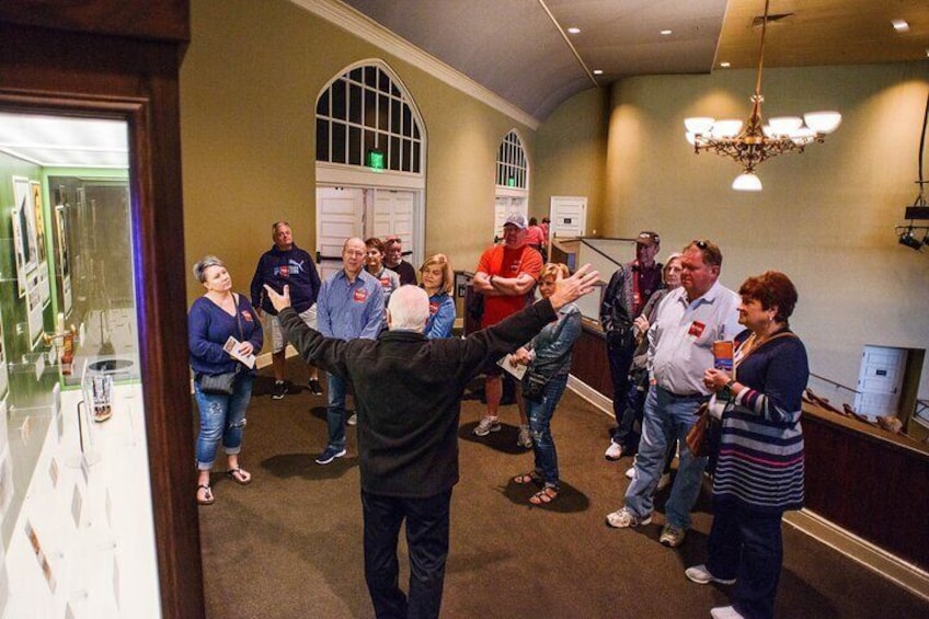 Discover Nashville City Tour with Entry to Ryman & Country Music Hall of Fame