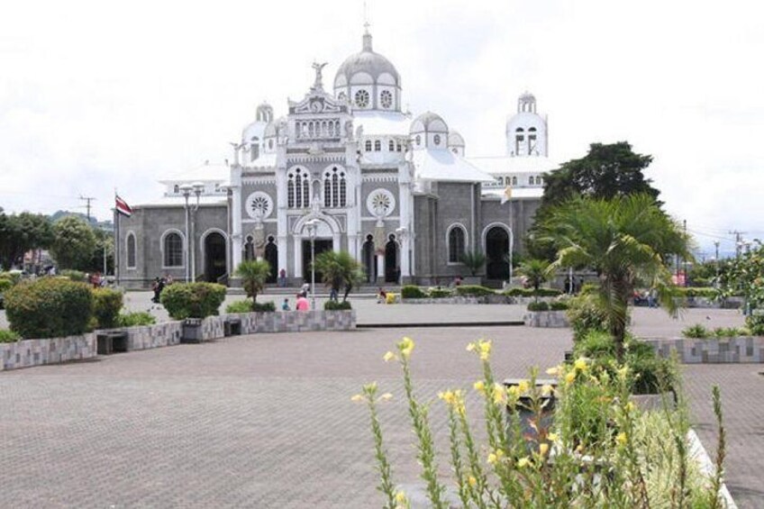 Day Trip from San Jose to Irazu Volcano National Park, Cartago City and Orosi Valley