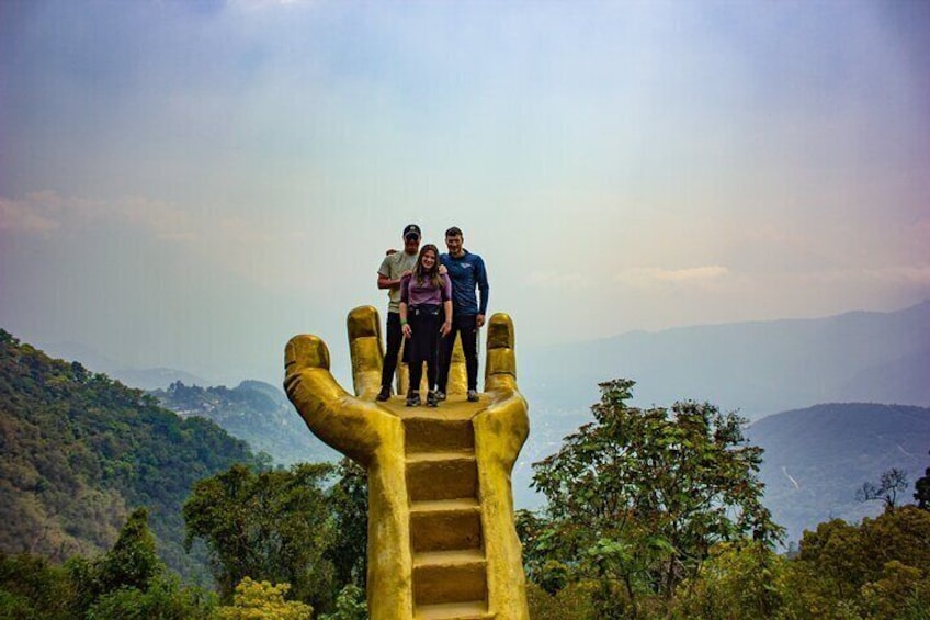 Your are golden so is their hand..! Vieuwpoint in Altamira 