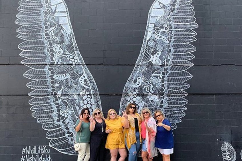 Murals & Mimosas Sightseeing Tour in Nashville