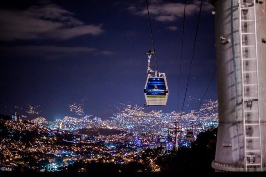 Comuna 13 night time tour medellin