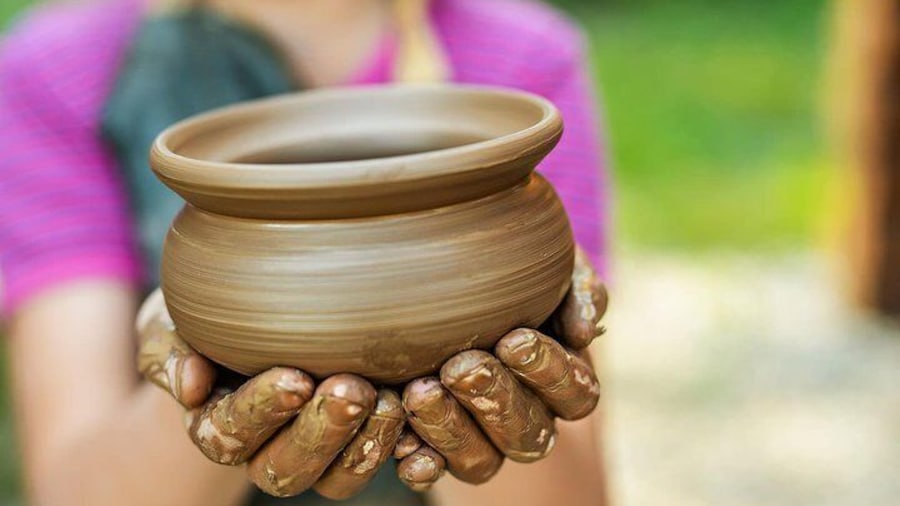PRIVATE Family pottery class in Bronte Harbour, Oakville, Ontario