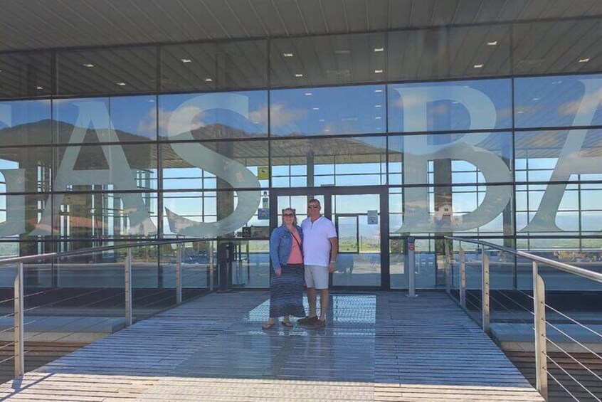 Transport to la rioja, with two wine cellar visits, and tour of La Guardia.
