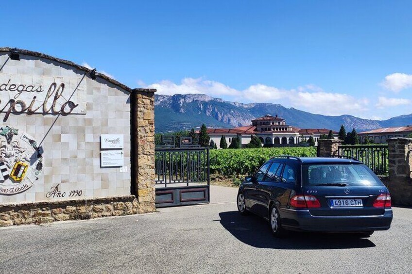 Transport to la rioja, with two wine cellar visits, and tour of La Guardia.