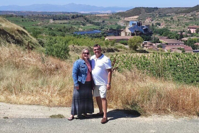 Transport to la rioja, with two wine cellar visits, and tour of La Guardia.