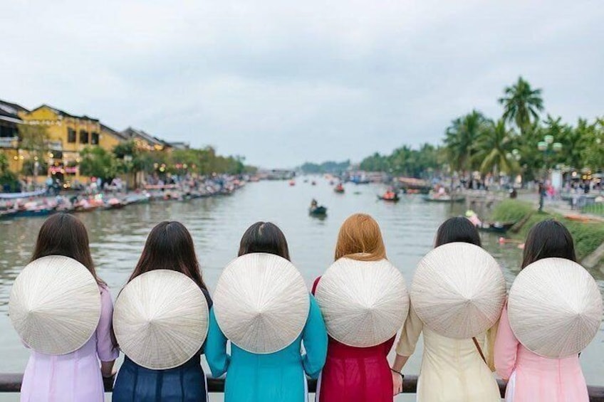 Áo dài is the traditional Vietnamese custom. If you have not wear Ao dai, so have not come in Vietnam. 
