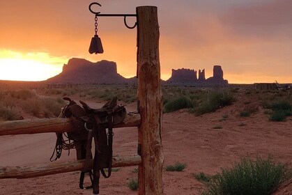 Private Monument Valley Horseback Riding Tour