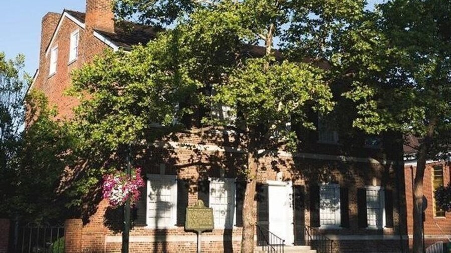 Tour the Mary Todd Lincoln House to learn more about one of America's most fascinating first ladies!