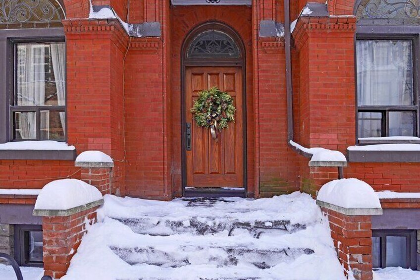 A Christmas Walking Tour to Toronto’s Holiday Magic 