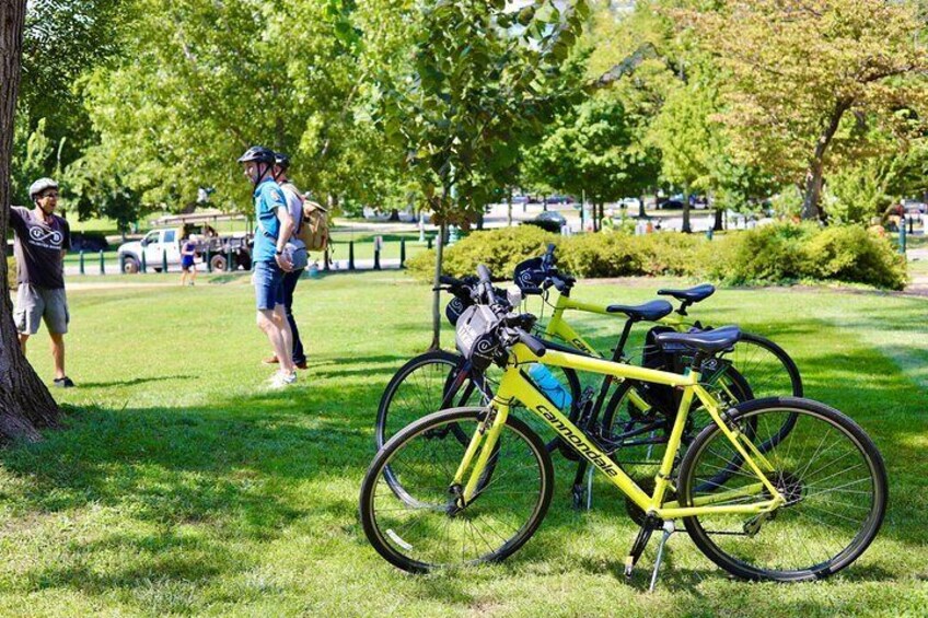 Private Group Monuments & Memorials Bike Tour