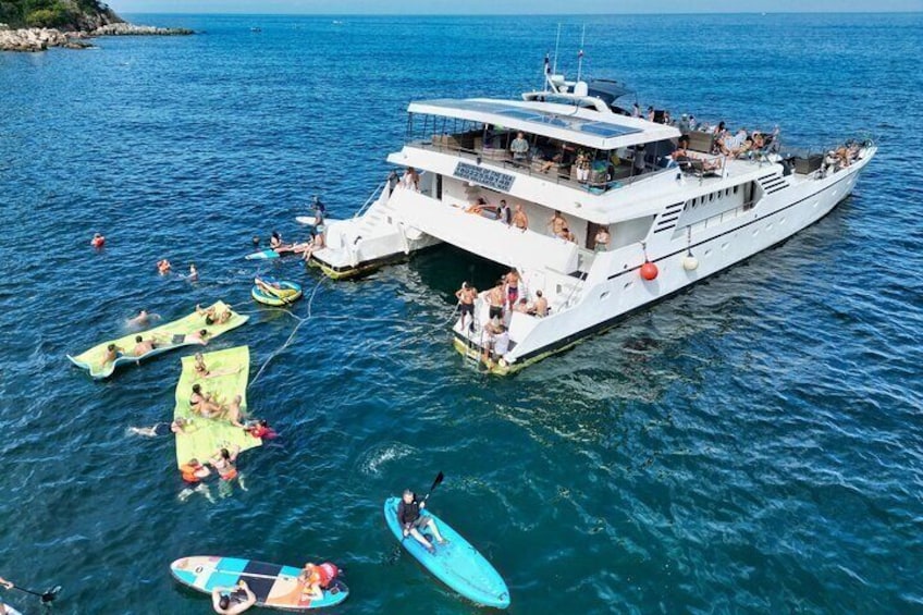  Unlimited water toys and a mega yacht = effortless fun for everyone.