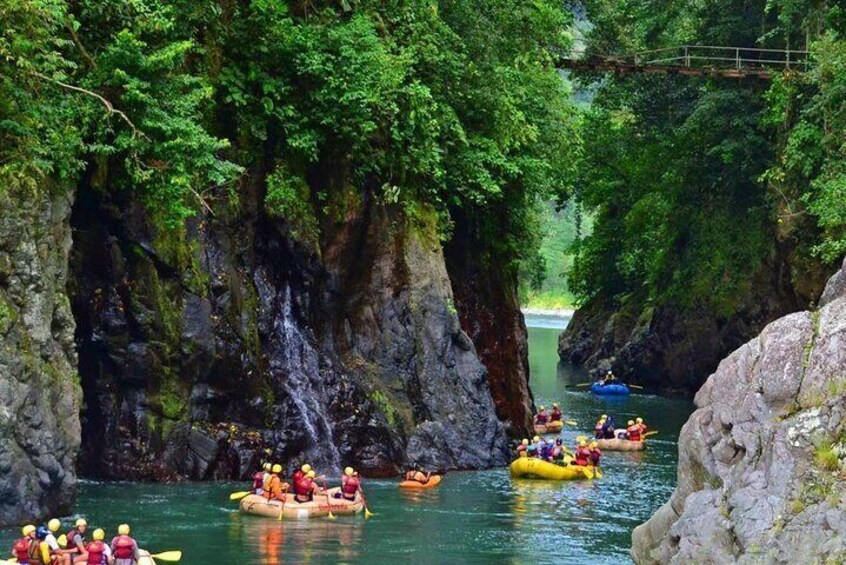 Day Trip to Pacuare River Rafting Class III-IV from San Jose